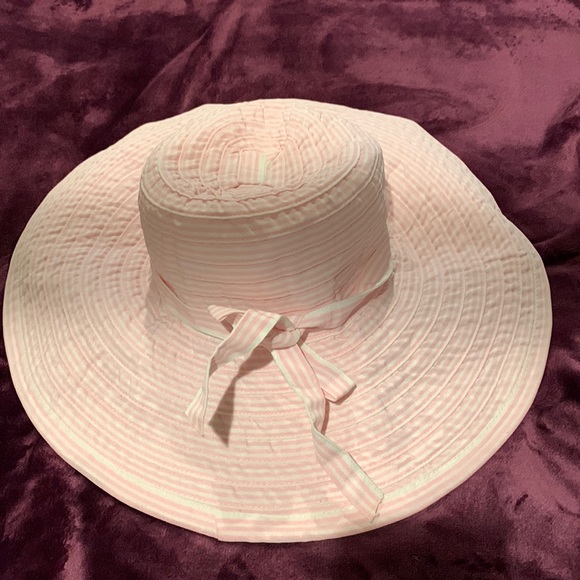 San Diego Hat Company Accessories - Super cute pink/white striped sun hat